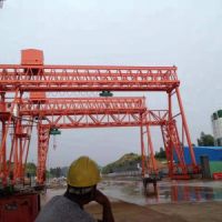 福建泉州花架門式起重機施工現(xiàn)場