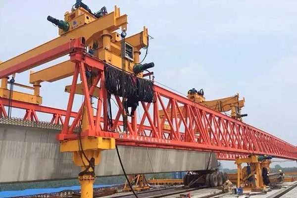 成都起重機(jī)，成都起重設(shè)備，架橋機(jī)