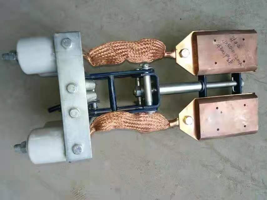 四級集電器